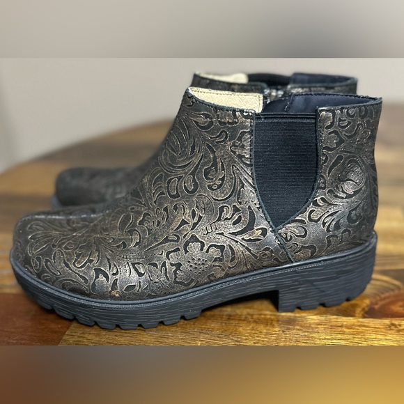 Alegria Shoes - Alegria Dark Patterned Ankle Boots with shimmer. Like new
